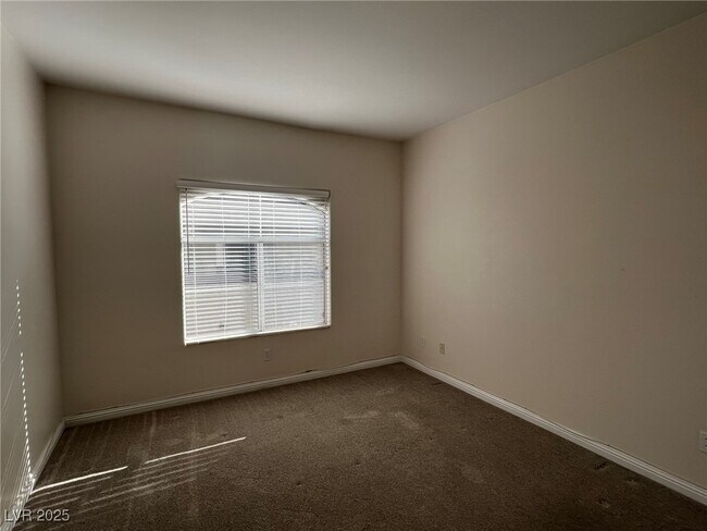 Building Photo - 2975 Bluegrass Ln