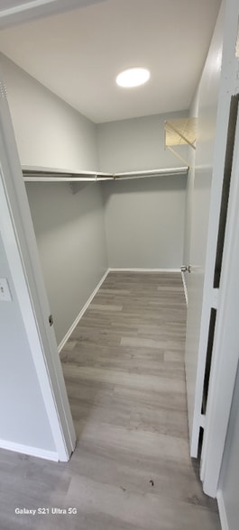 Building Photo - 2498 Lakeshore Cir