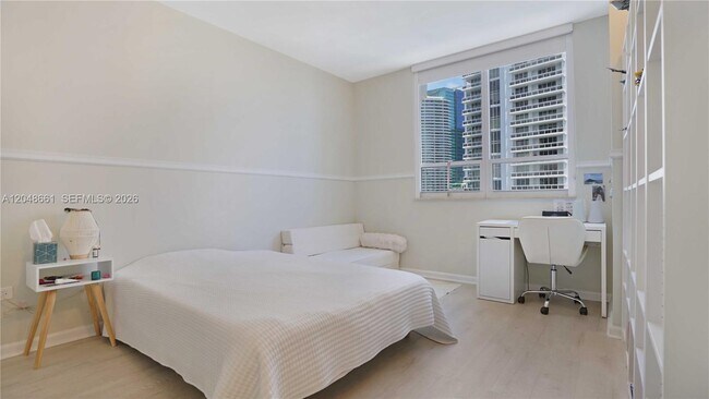 Building Photo - 801 Brickell Key Blvd