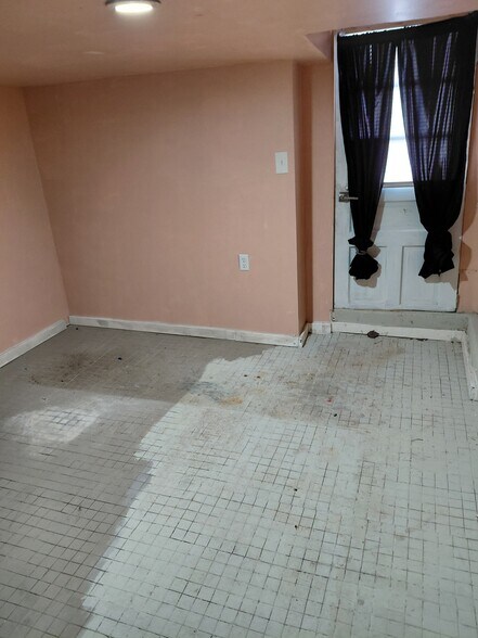 Building Photo - 1037 E Philadelphia St