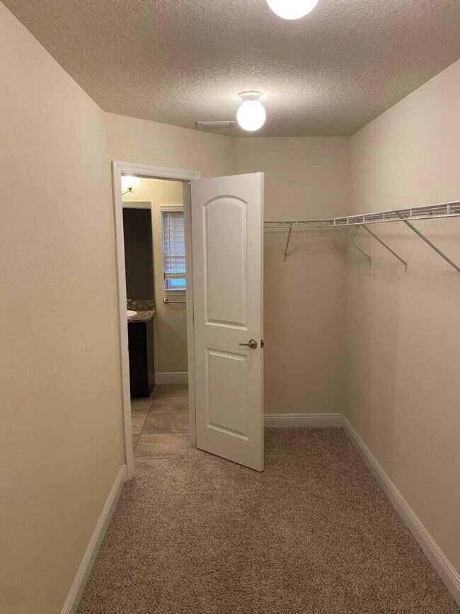 Building Photo - 5910 NW Java Ct