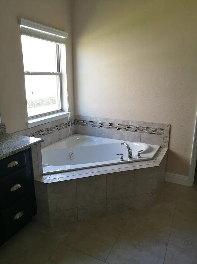 Building Photo - 508 Cinder Point