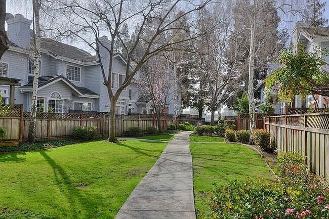 Building Photo - 2657 Heritage Park Cir