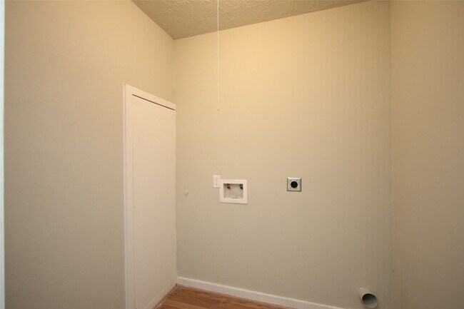 Building Photo - 30115 Misty Meadow Dr