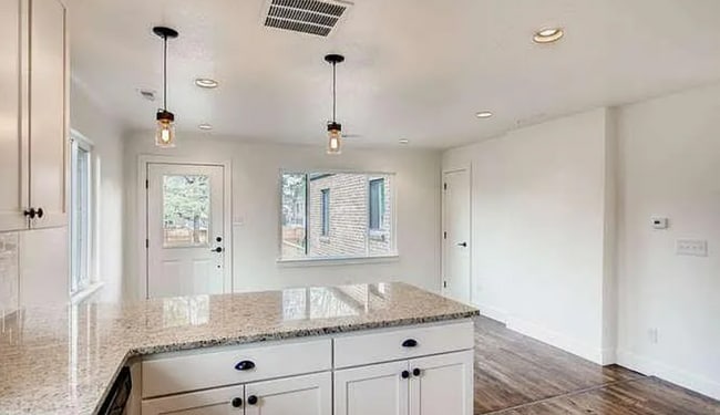 Building Photo - Three bedroom, 2 bathroom modern property!...