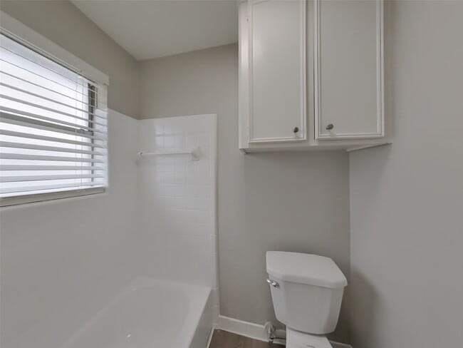 Building Photo - 16311 Green Shade Dr