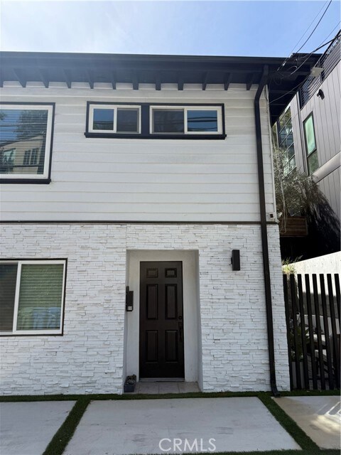 Building Photo - 1303 N Beverly Glen Blvd