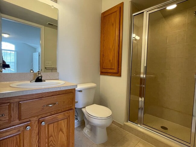 Building Photo - Shelby Twp 2-Bedroom,2-Bath, attached gara...
