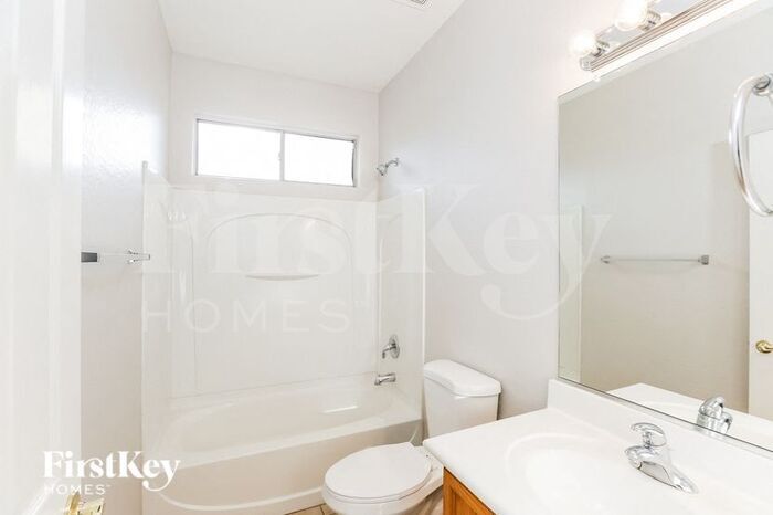 Building Photo - 15913 W Ventura St