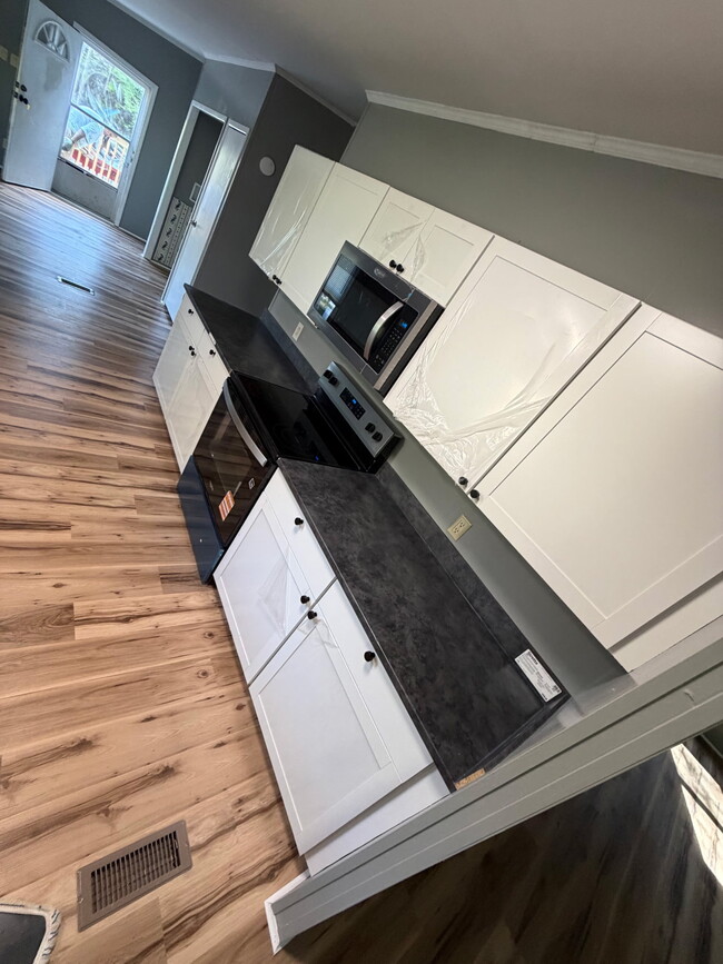 Building Photo - 214 Magnolia Way