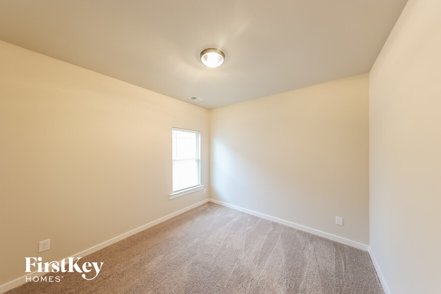 Building Photo - 60 County Rd 1700