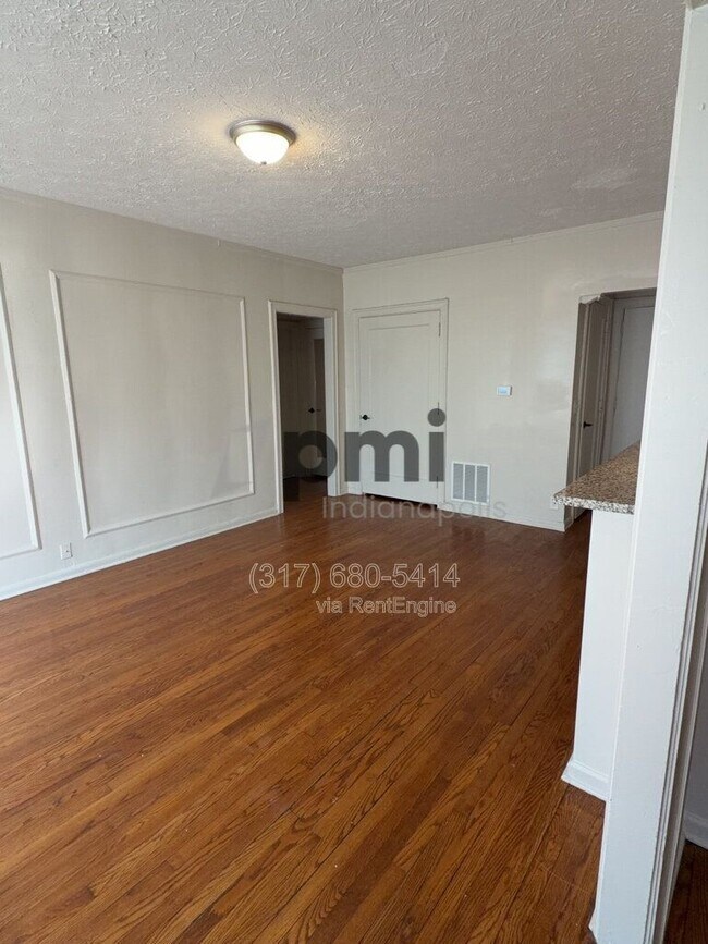 Building Photo - 1 W 28th St