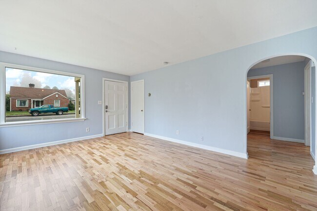 Building Photo - Eastside rambler with A/C, 2 bed 1 bath. Olympia School District.