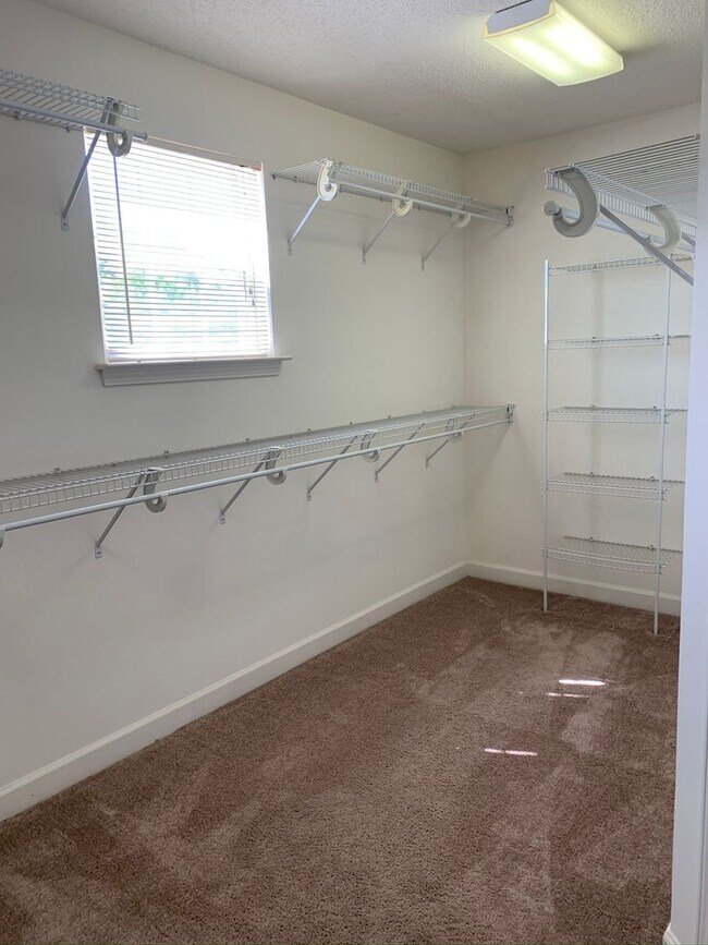 Building Photo - 126 Clusters Cir