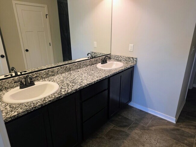 Building Photo - 5555 S Prairie View Dr