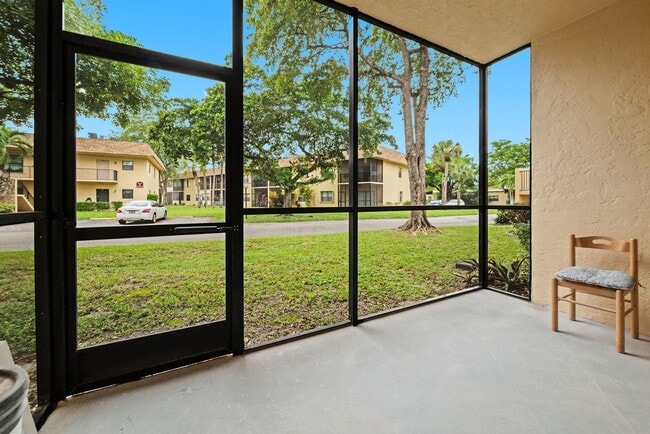 Building Photo - Fully Renovated 2 Bed / 2 Bath – Everything New!