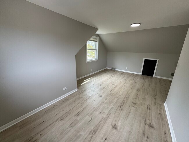 Building Photo - 16439 Cottage Grove Ave