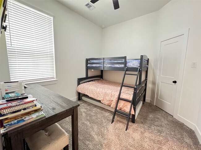 Building Photo - 177 Hidden Peak Dr