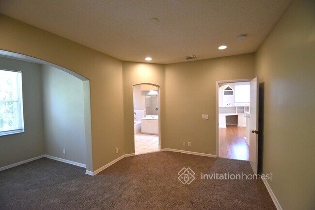 Building Photo - 4891 SW 35th Terrace