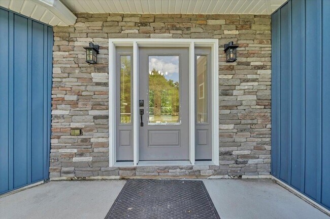 Building Photo - 3202 Mathews Ln