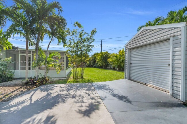 Building Photo - 9250 SW 31st Terrace