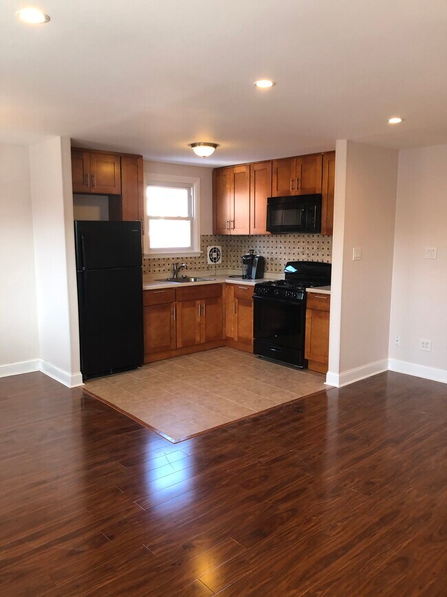 Building Photo - 203 Alnus St