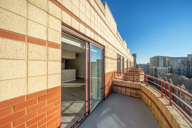 Building Photo - 2400 Clarendon Blvd