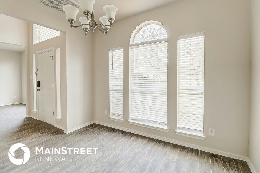 Building Photo - 715 S Parks Dr