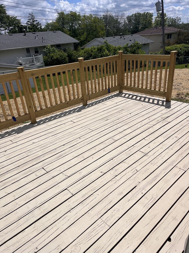 Building Photo - 6 Riverview Ln