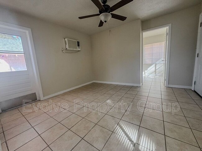 Building Photo - 710 N Grove St