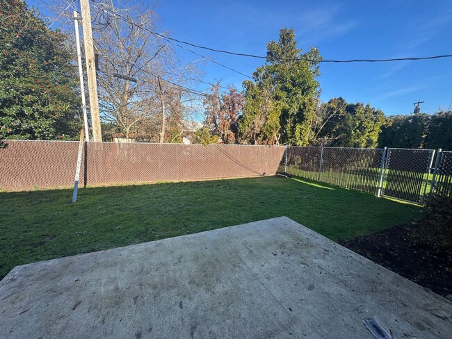 Building Photo - 3 Bedroom home