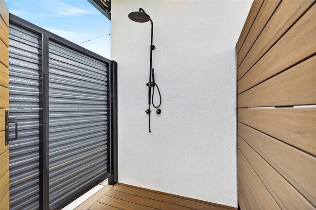 Building Photo - 404 Prairie Clover Dr