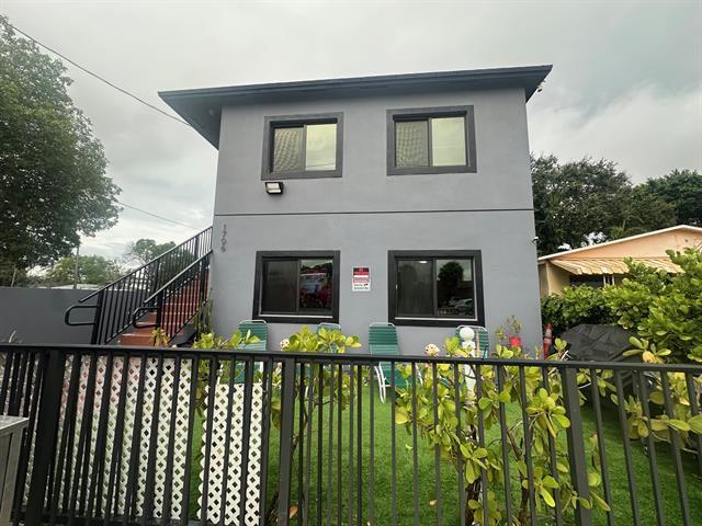 Building Photo - 1704 NW 69th Ter