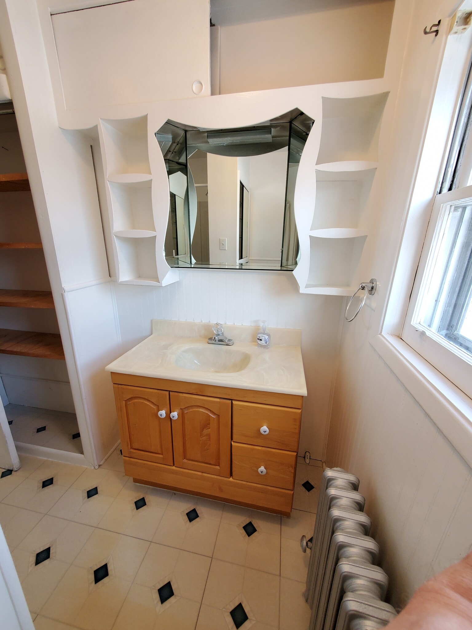 Building Photo - 396 W Clements Bridge Rd