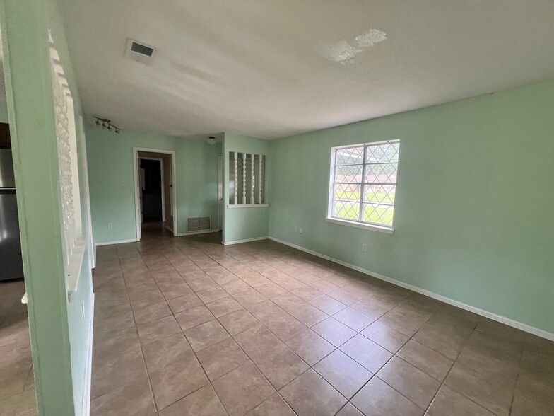 Building Photo - 2619 Calle Hermosa St