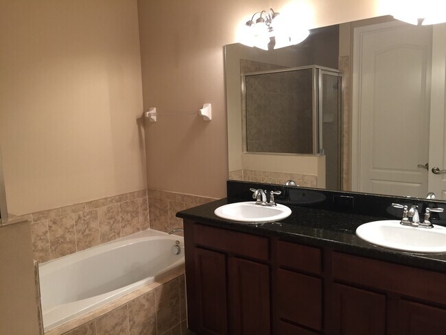 Building Photo - 3/2.5 Townhouse in Eagle Creek Golf Course Community of Lake Nona (Gated)