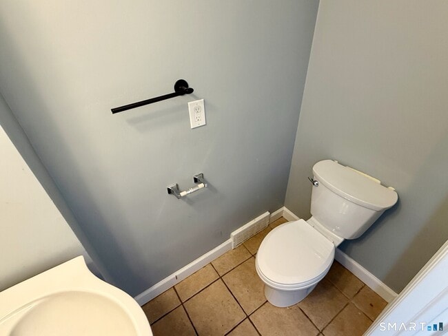 Building Photo - 25 Plymouth Rd