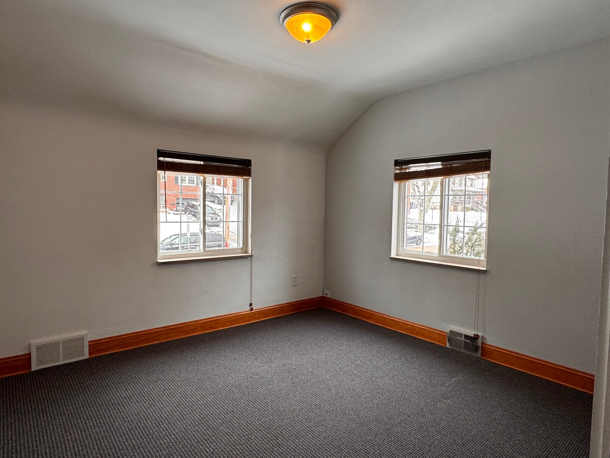 Building Photo - 849 Kewanna Ave