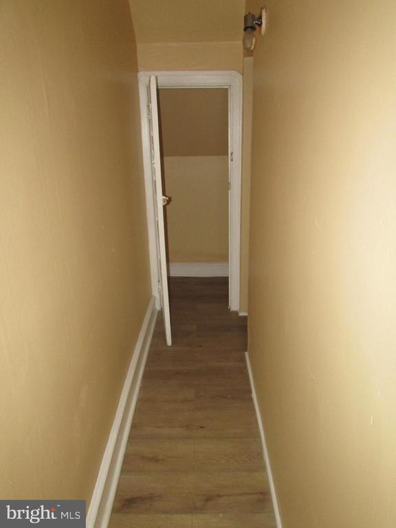 Building Photo - 412 Lindley Ave
