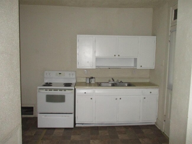 Building Photo - 1231 S 10th St