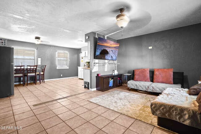 Building Photo - 5516 Fairbanks Dr