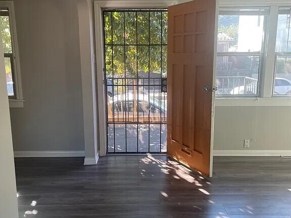 Building Photo - 1111 Blake Ave