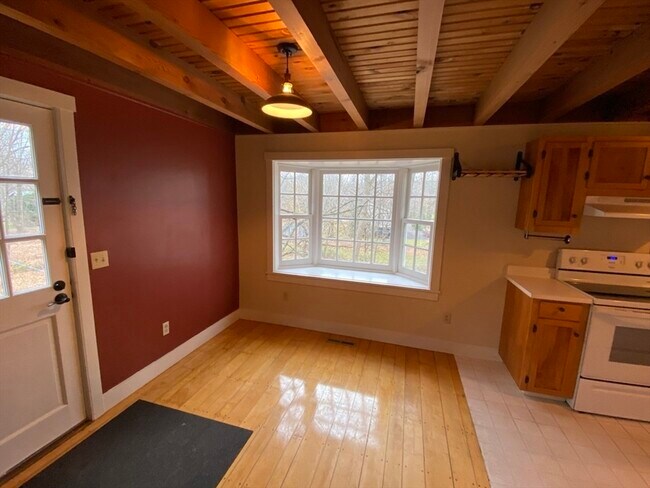 Building Photo - 55 Montague Rd