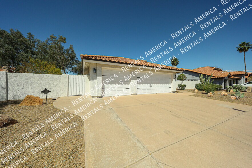 Building Photo - 4812 E Aire Libre Ave