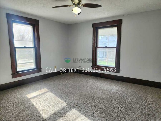 Building Photo - 535 W Maple St