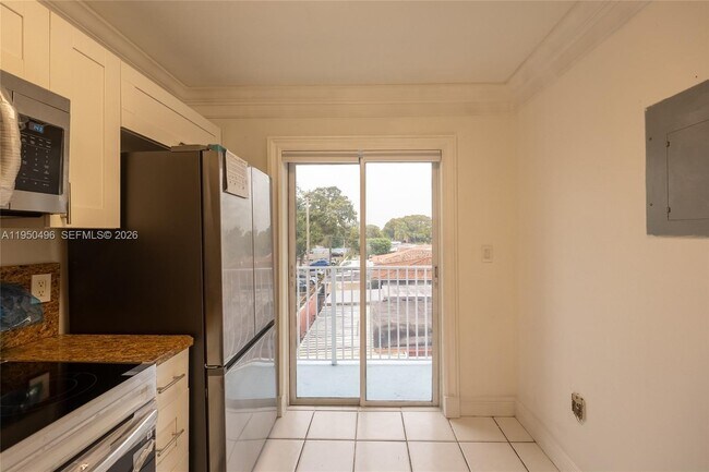 Building Photo - 2575 SW 27th Ave