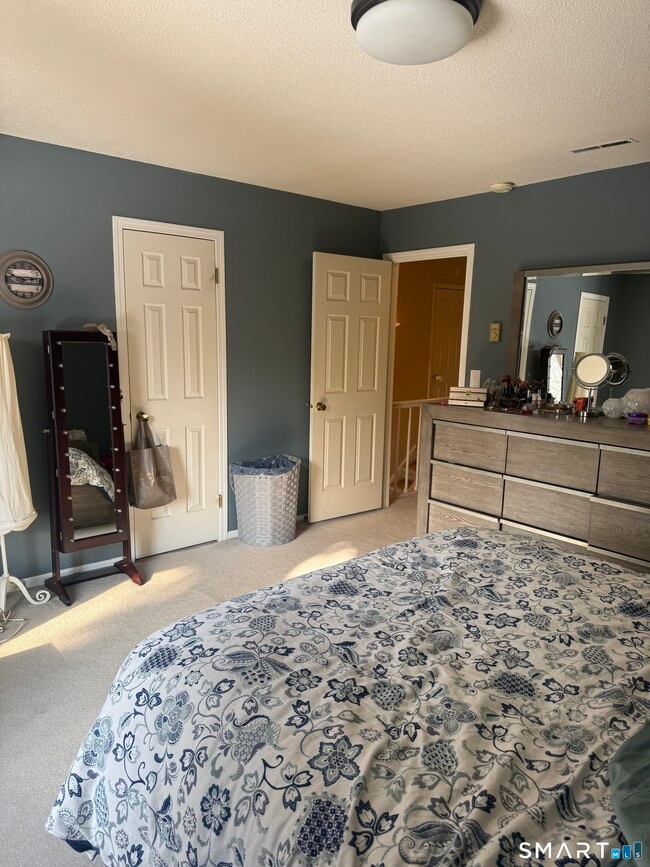 Building Photo - 8 Crossroads Ln