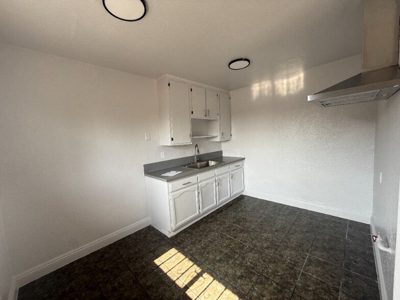 Building Photo - 648 W 92nd St