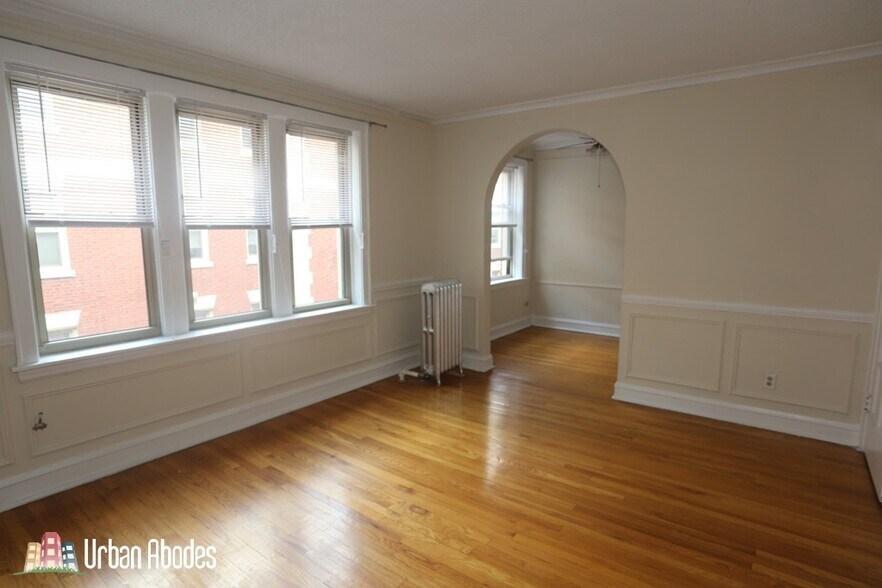Building Photo - 549 W Surf St