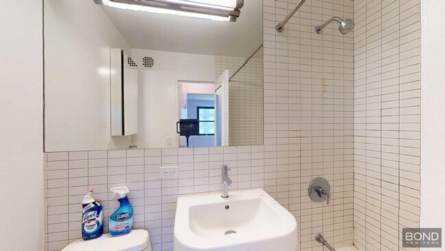 Building Photo - 222 E 39th St